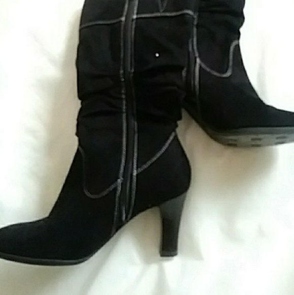 Beautiful black faux suede mid-calf boot - Picture 2 of 6
